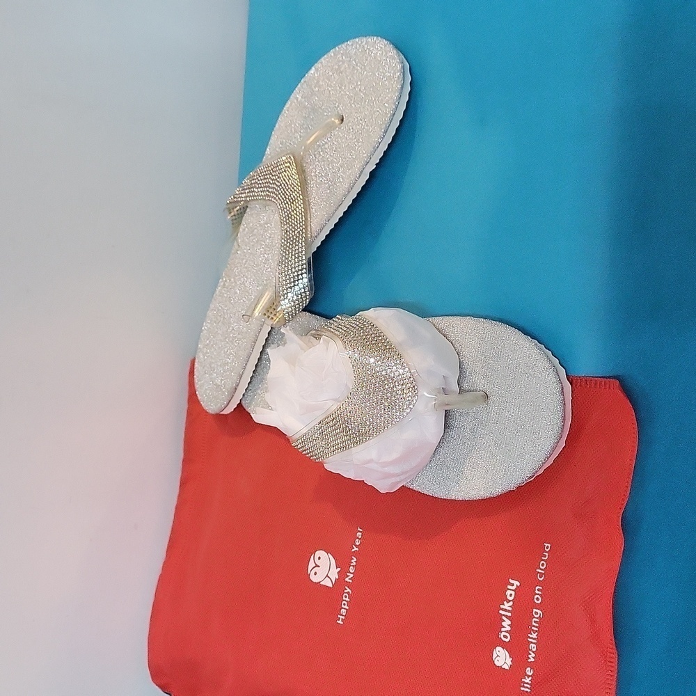 NIB OwlKay "Walking on a Cloud" Flip Flops